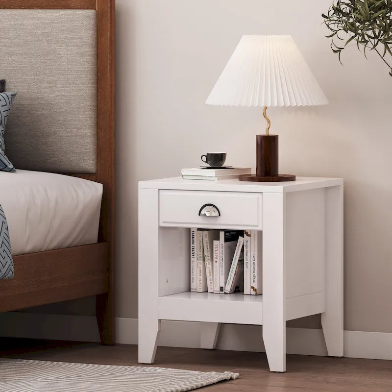 Table de chevet en bois avec tiroirs