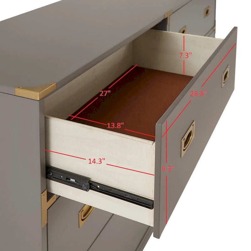 Commode à détails dorés