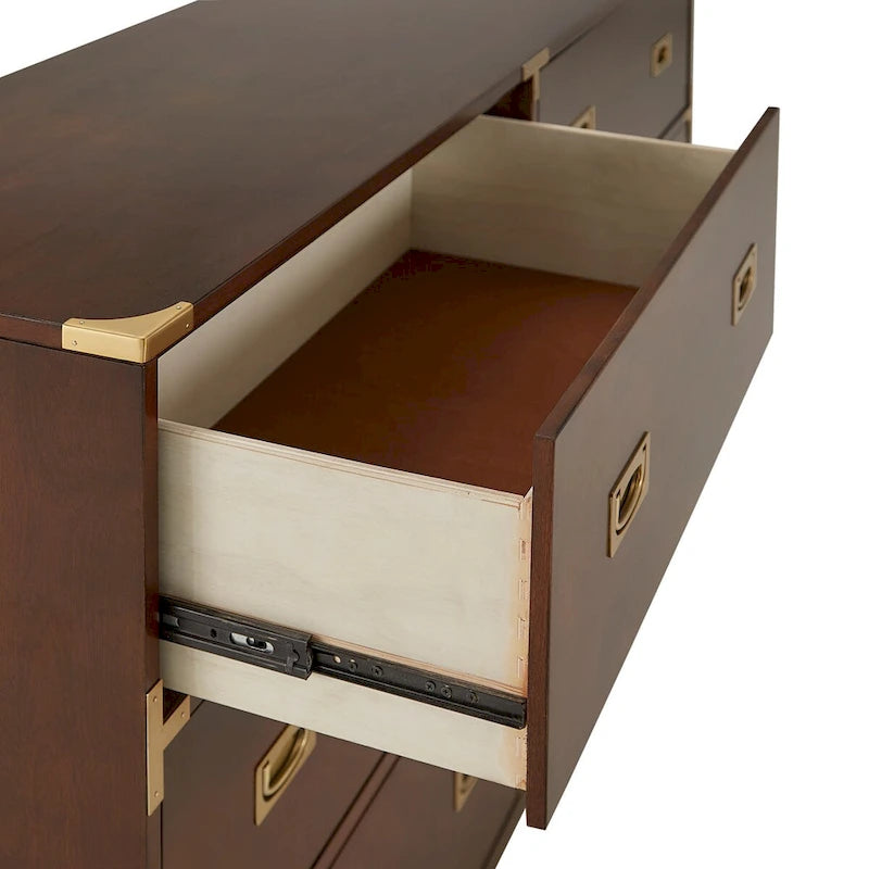 Commode à détails dorés