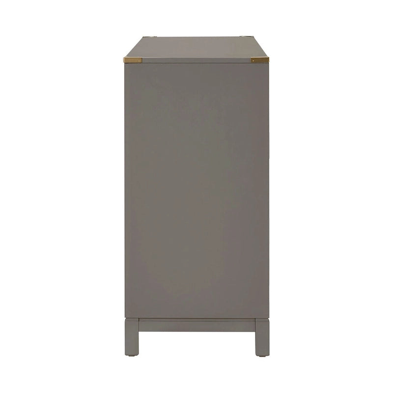 Commode à détails dorés