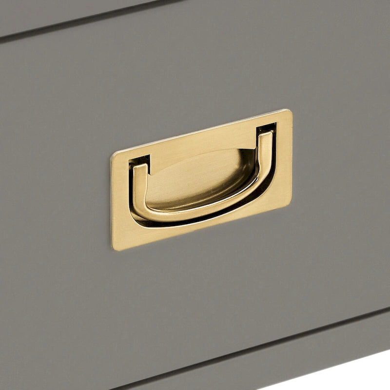Commode à détails dorés